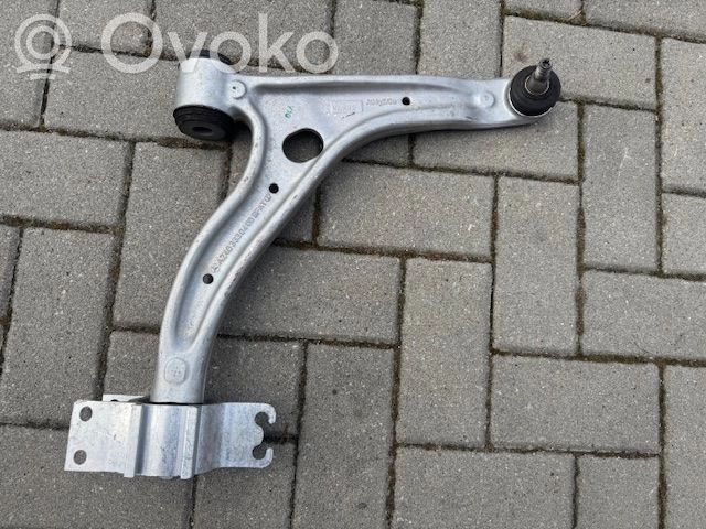 Mercedes-Benz A W176 Priekinė svirtis 