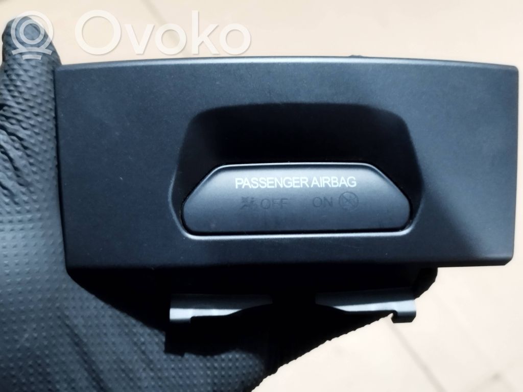 Ford Fiesta Tapa del airbag 