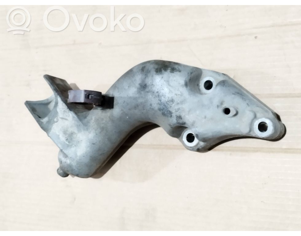 Peugeot 206 Engine mounting bracket 