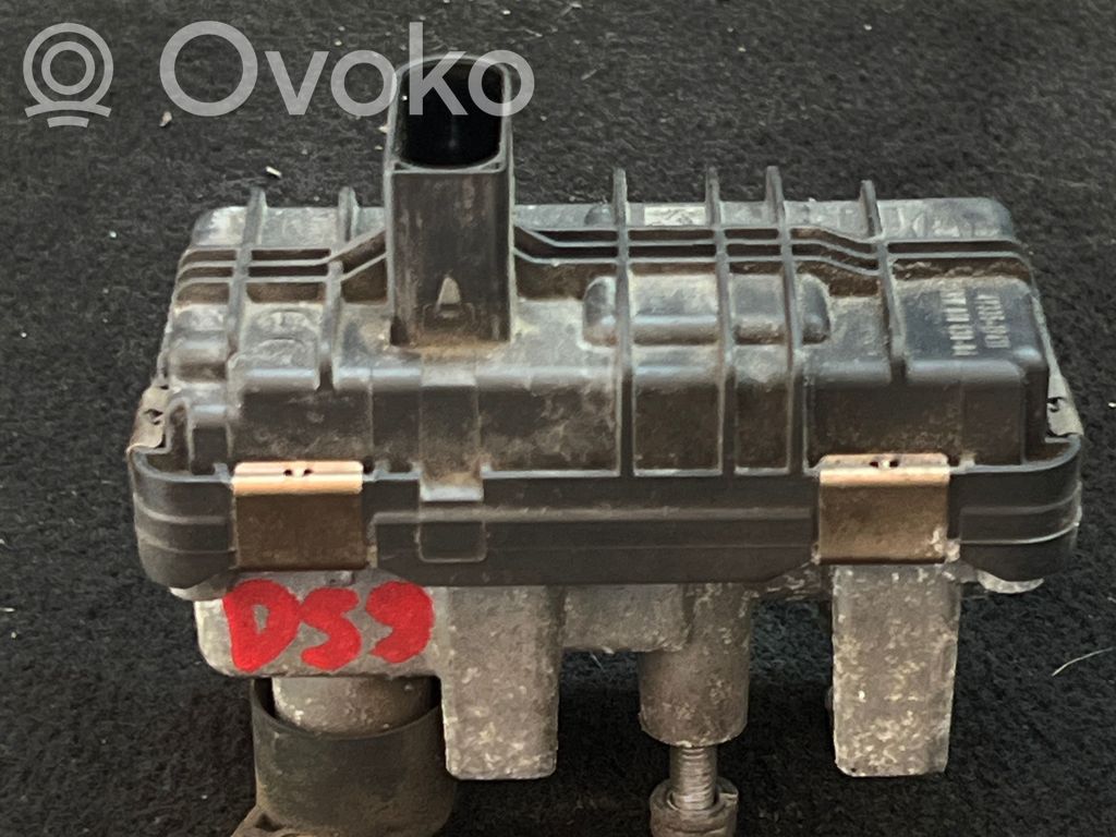 BMW 3 F30 F35 F31 Turbinos elektrinis valdymo aktuatorius 