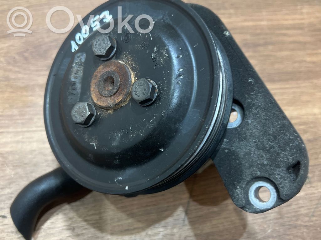 Ohjaustehostimen pumppu   678883803