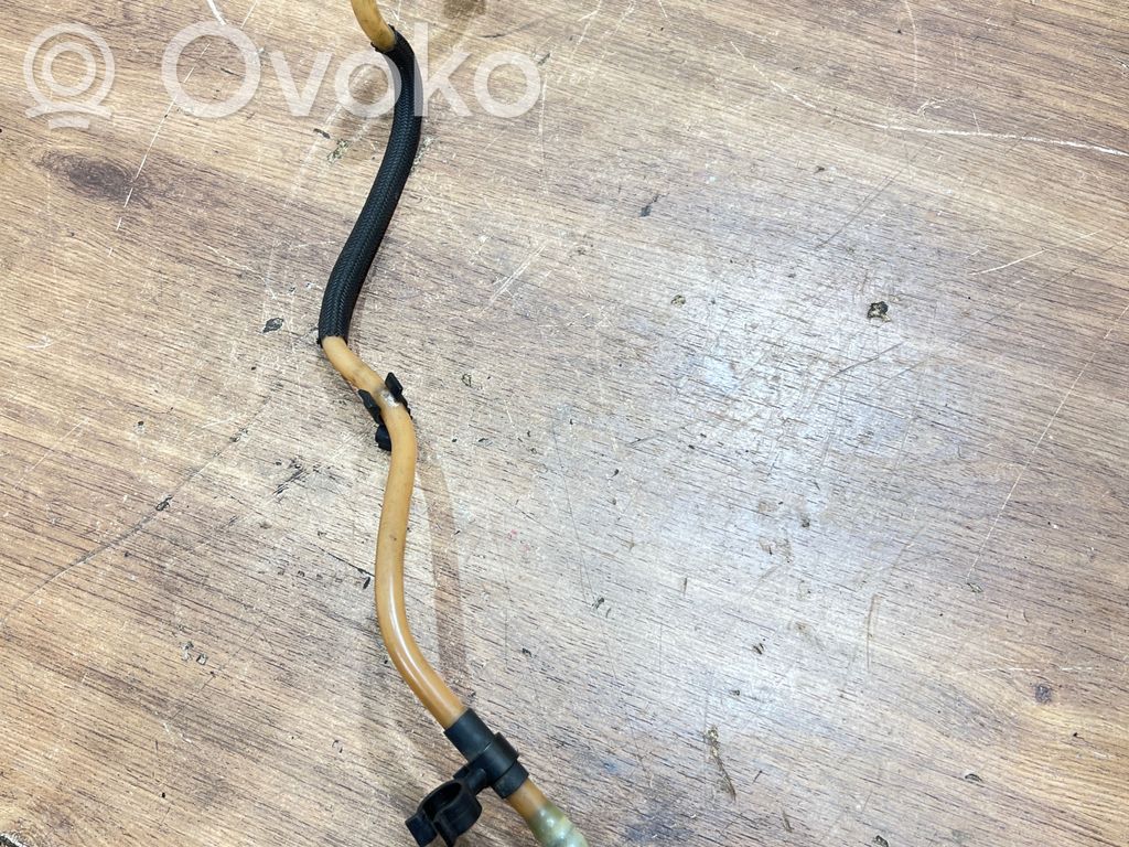 BMW 3 E90 E91 Fuel line pipe 