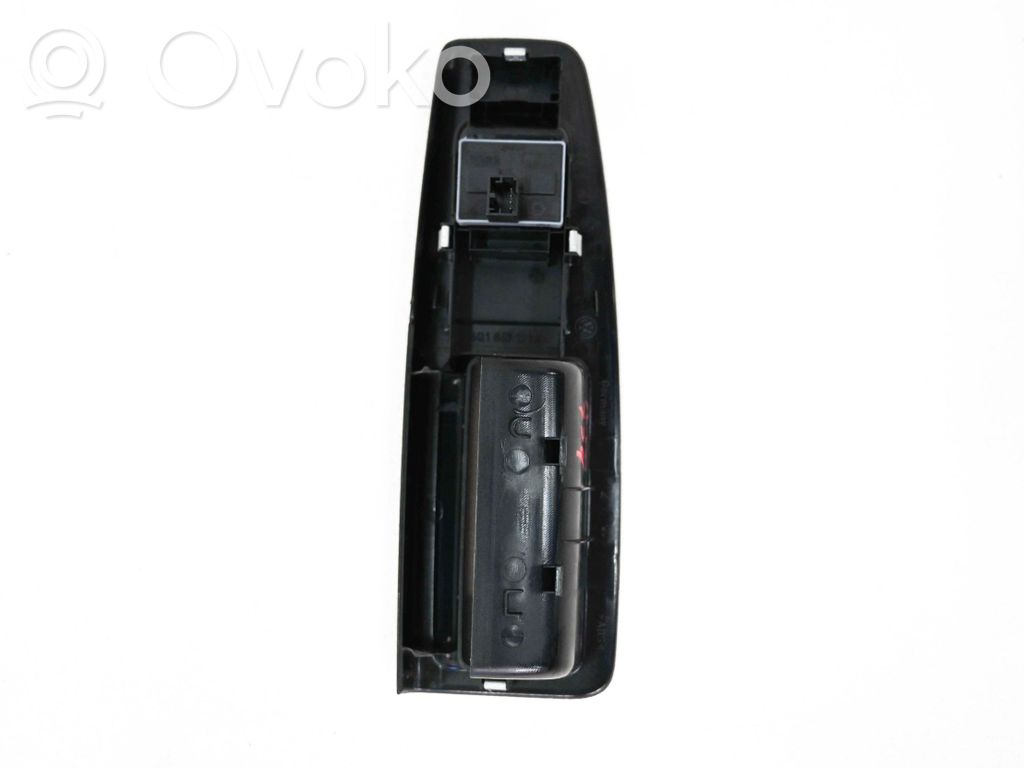 Volkswagen Polo IV 9N3 Front door window switch trim 