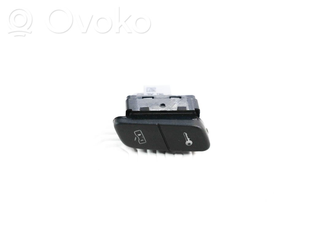 Volkswagen Polo IV 9N3 Central locking switch button 