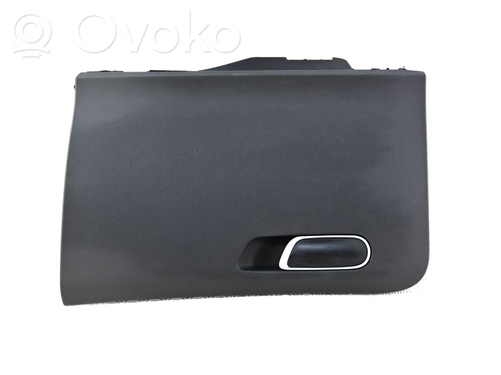 DS Automobiles 4 Glove box 