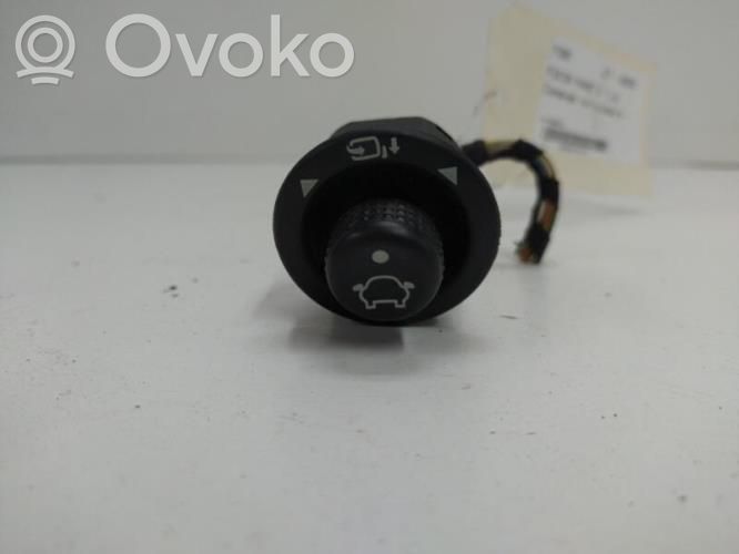 Wing mirror switch