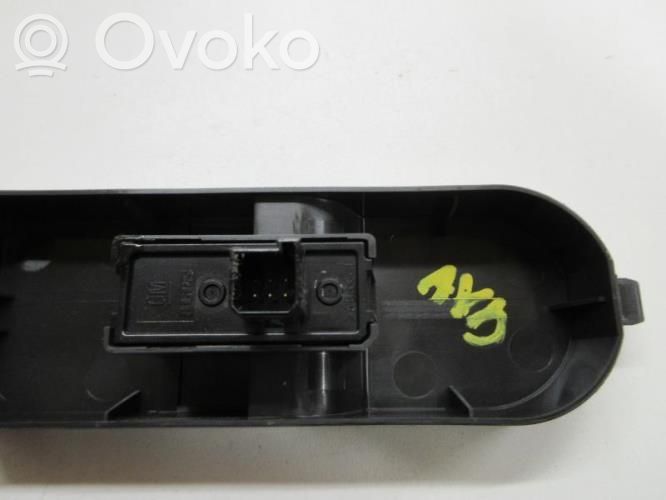Opel Zafira B Sensor de la puerta delantera 