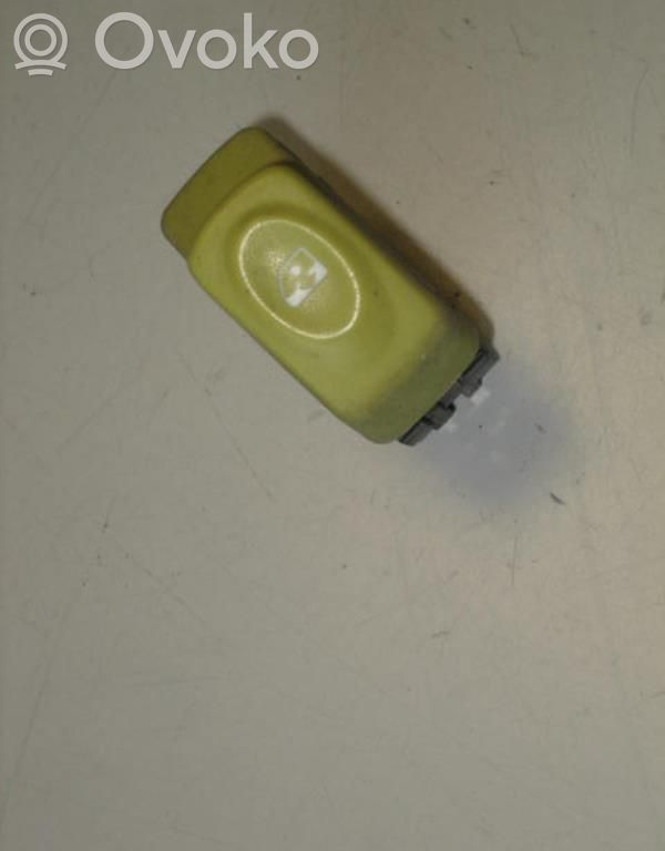 Renault Twingo I Front door sensor 