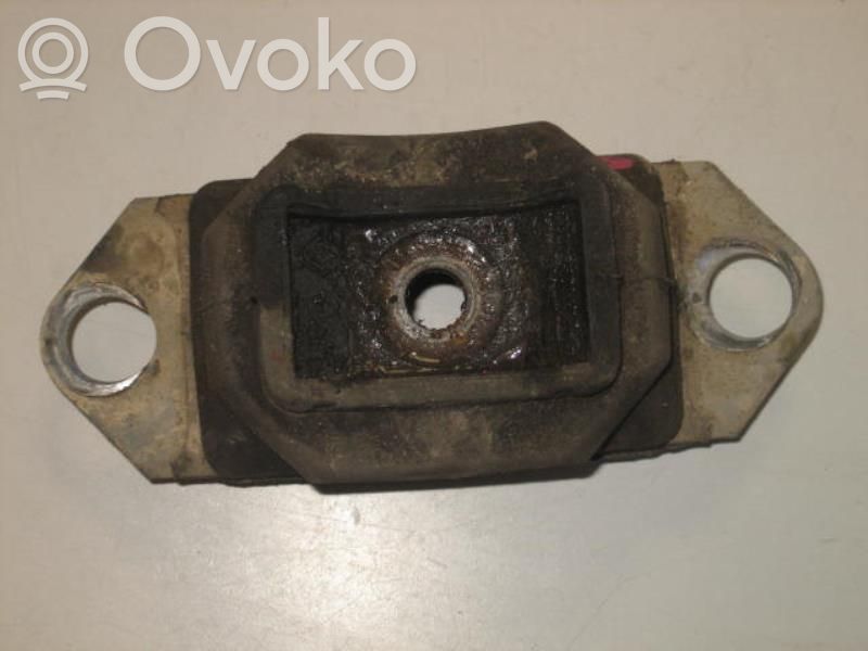Dacia Logan I Gearbox mounting bracket 