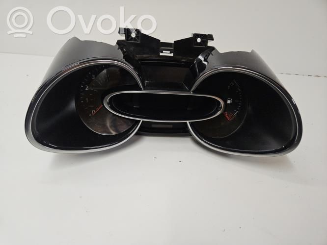 Renault Clio IV Spidometrs (instrumentu panelī) 