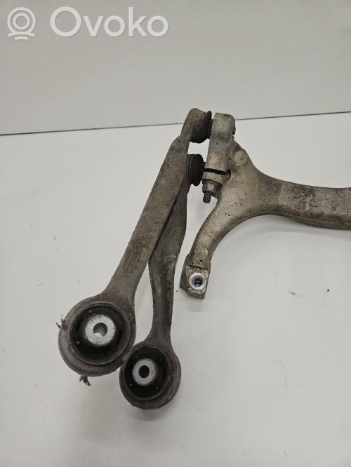 Audi A4 S4 B6 8E 8H Piasta z łożyskiem koła przedniego 