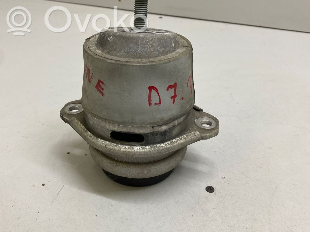 Porsche Cayenne (92A) Engine mount bracket 