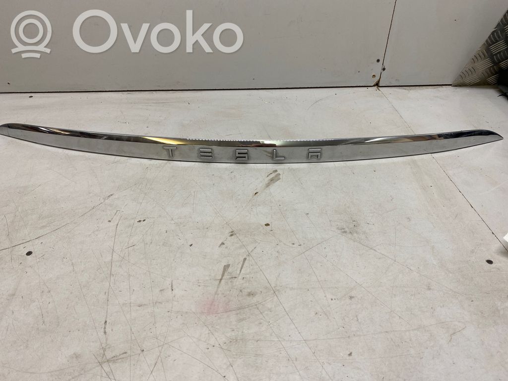Tesla Model X Tailgate trim 