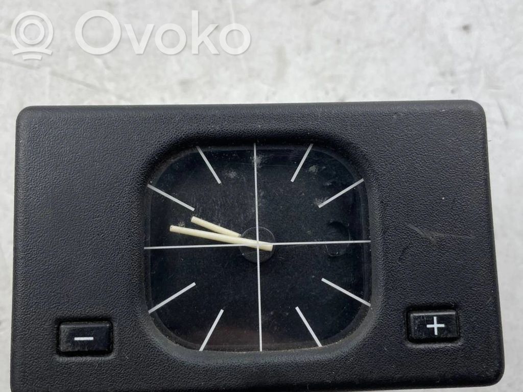 BMW 7 E32 Screen/display/small screen 