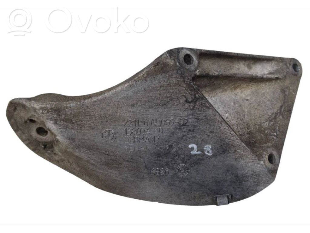 BMW 5 E60 E61 Engine mounting bracket 