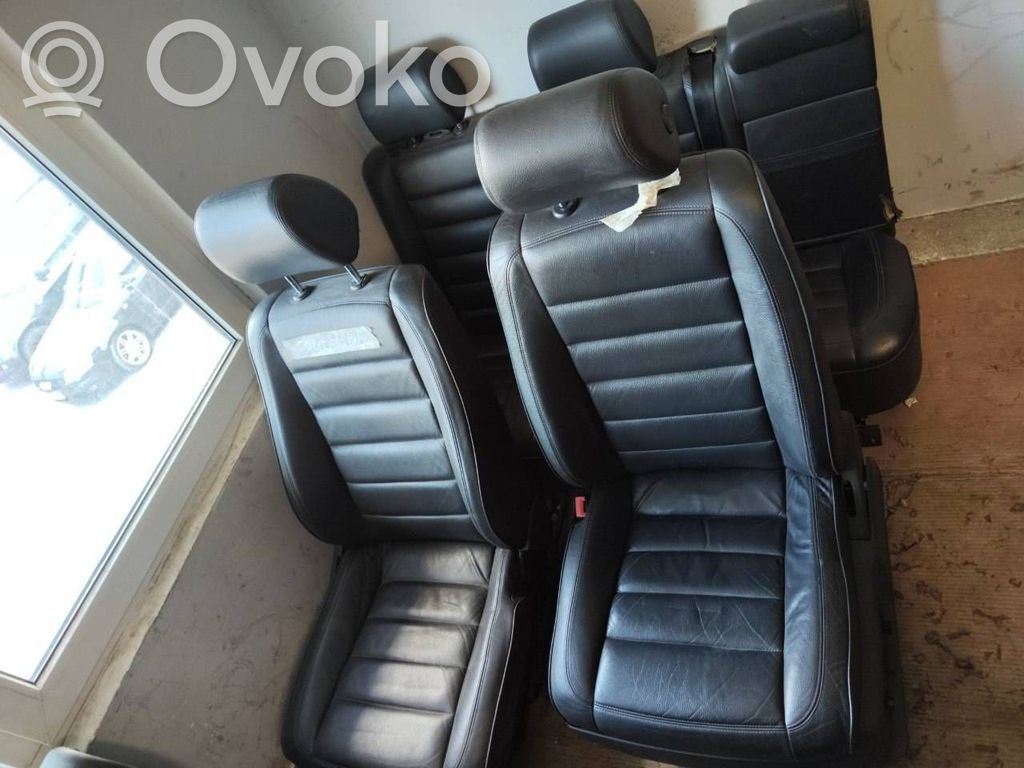 Tapicerka / Komplet   7L6867211,7L6881015,7L6881016,7L6867011,7L6867012,7L6867212,7L6885305,7L6885405,7L6885805,7L6885806