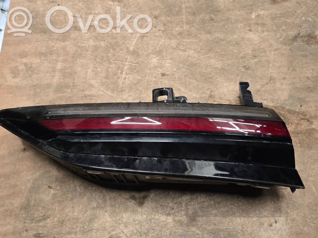 BMW 3 G20 G21 Lampy tylnej klapy bagażnika 