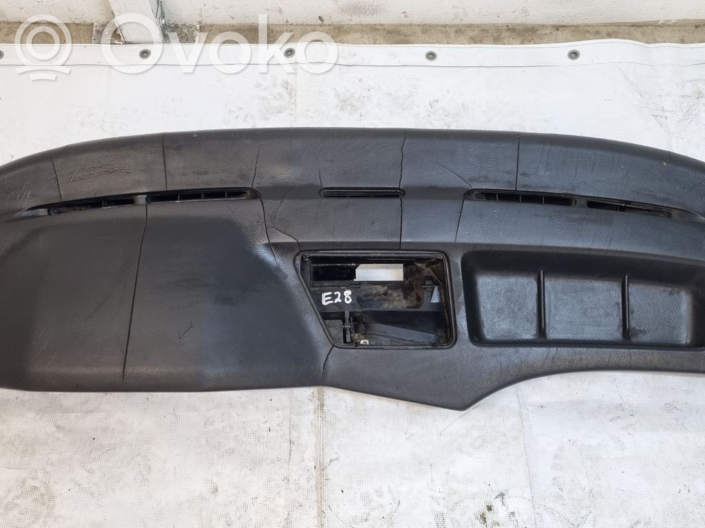 BMW 5 E28 Панель 