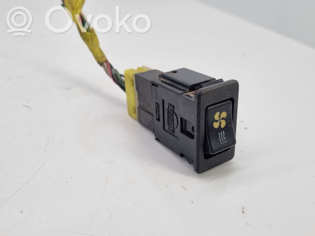 Nissan Patrol Y60 Kiti jungtukai/ rankenėlės/ perjungėjai 