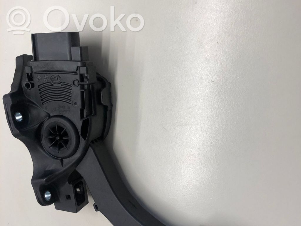 Volvo V70 Akceleratoriaus pedalas 