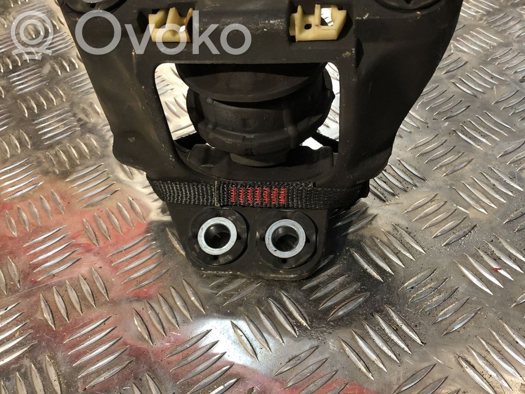 Volvo XC90 Engine mount bracket 