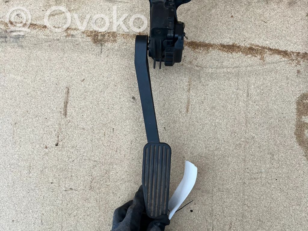 Volvo V70 Akceleratoriaus pedalas 