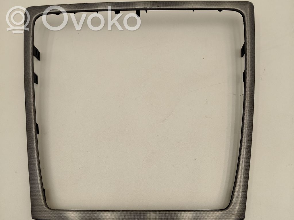 Volvo V70 Moldura de la unidad delantera de radio/GPS 