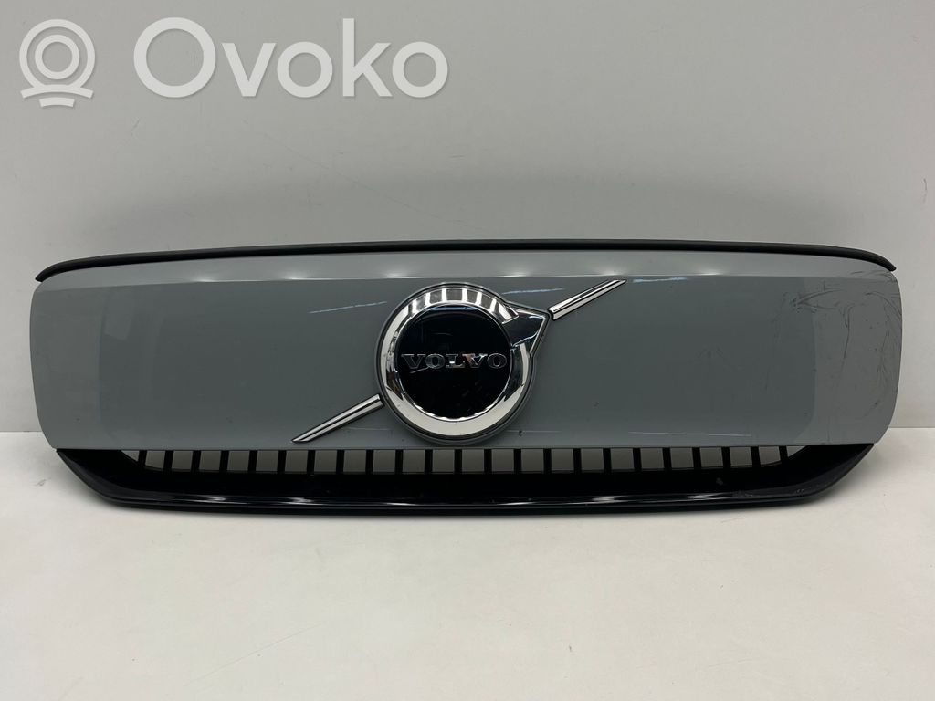 Volvo XC40 Etupuskurin ylempi jäähdytinsäleikkö 