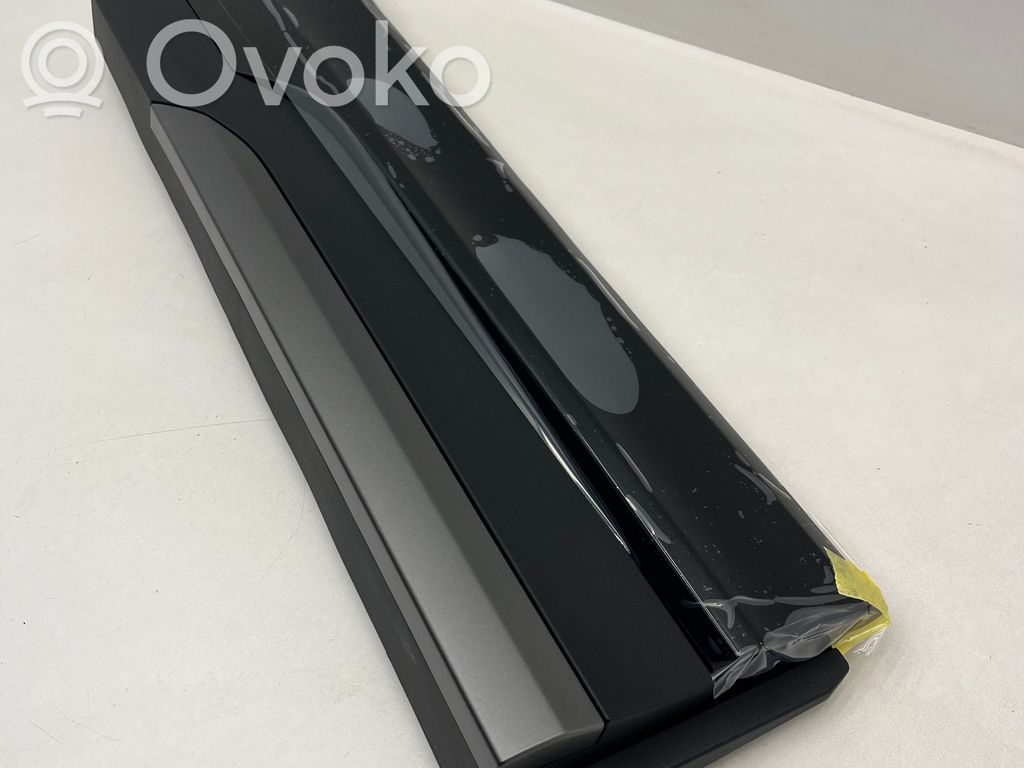 Lynk & co 01 Listwa drzwi tylnych 