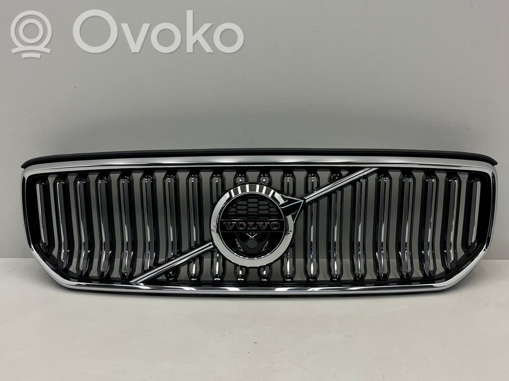 Volvo XC40 Rejilla superior del radiador del parachoques delantero 