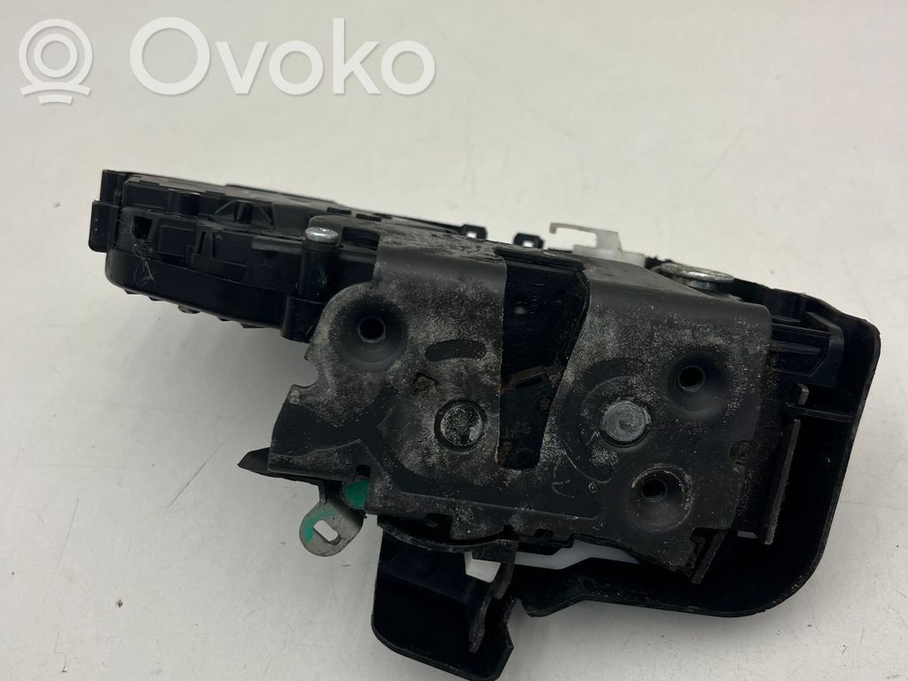 Volvo V50 Priekšpusē slēdzene 