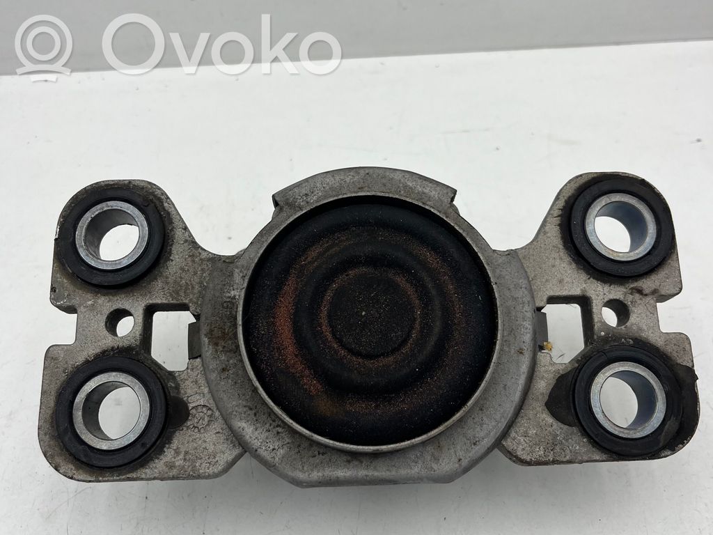 Volvo V60 Engine mount bracket 