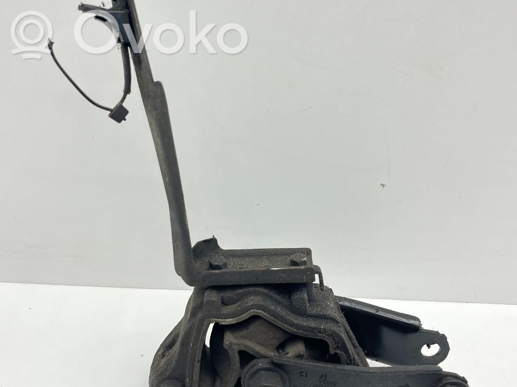 Volvo V60 Engine mount bracket 