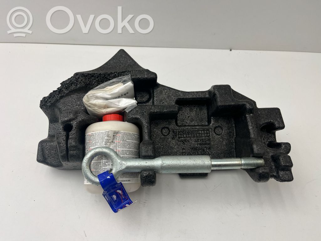 Volvo V60 Spare wheel section trim 