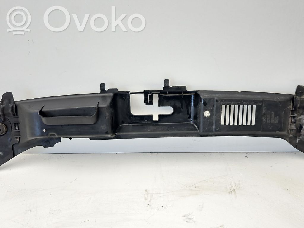 Volvo V50 Radiatorių apdaila 