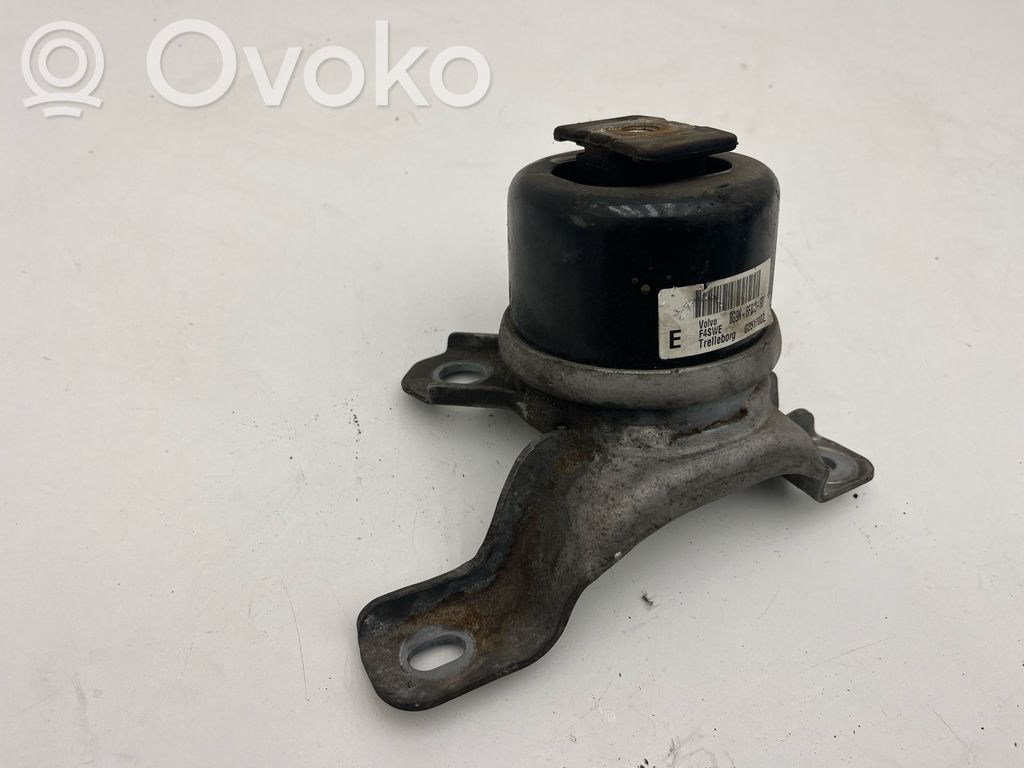 Volvo V60 Engine mount bracket 