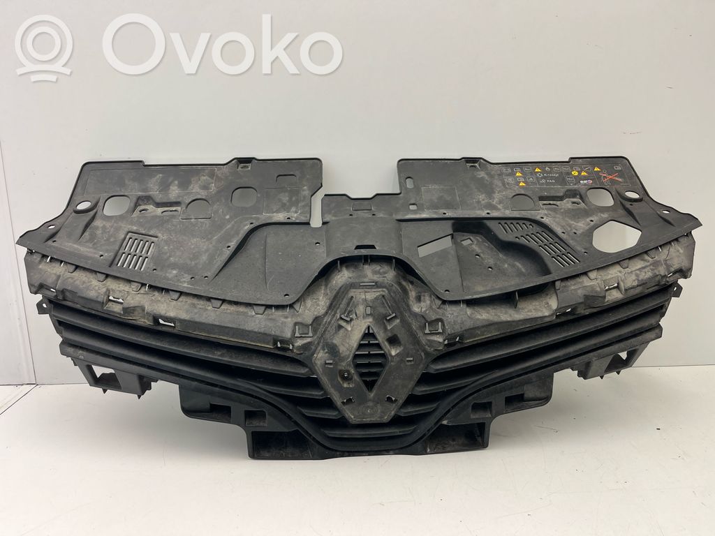 Renault Clio IV Front bumper upper radiator grill 