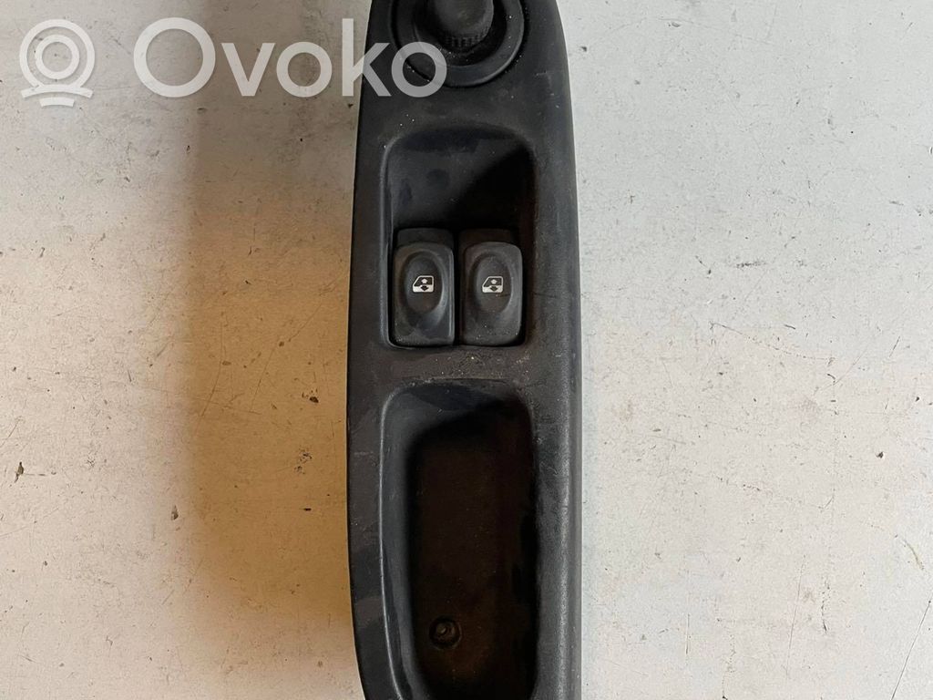 Renault Clio II Electric window control switch 