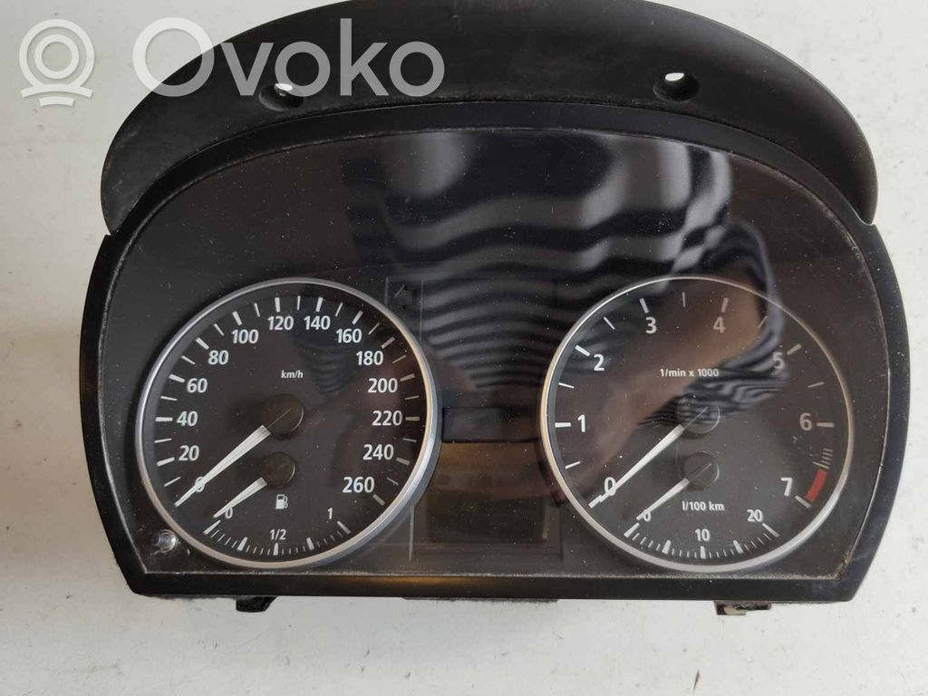 Geschwindigkeitsmesser Cockpit   102533051