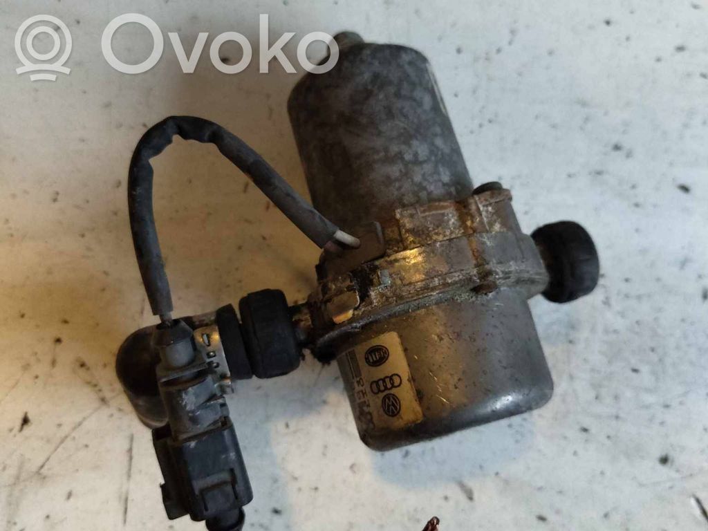 Audi A4 S4 B7 8E 8H Alipainepumppu 