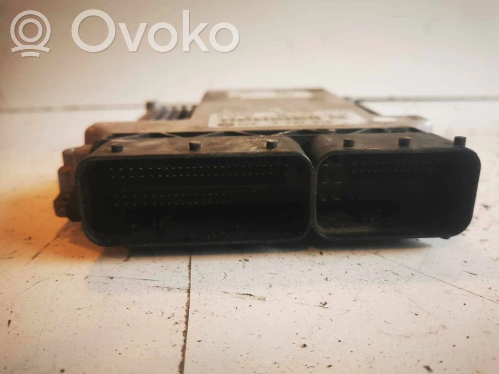 BMW 1 E81 E87 Engine control unit/module 
