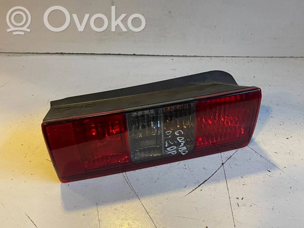 Chevrolet Combo Aizmugurējais lukturis virsbūvē 