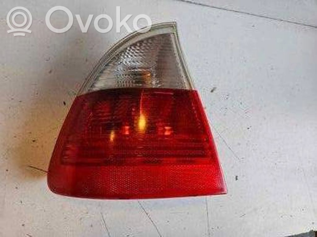 BMW 3 E46 Задний фонарь в кузове 