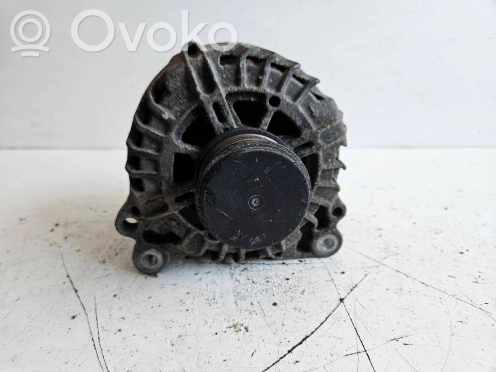 Volkswagen PASSAT B6 Alternator 