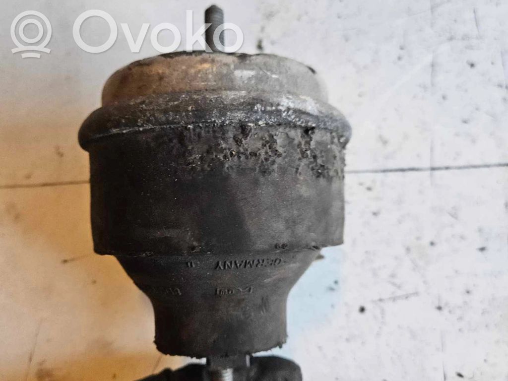 Engine mount bracket   8D0199379S,8D0199379AQ,8D0199379J,8D0199379R