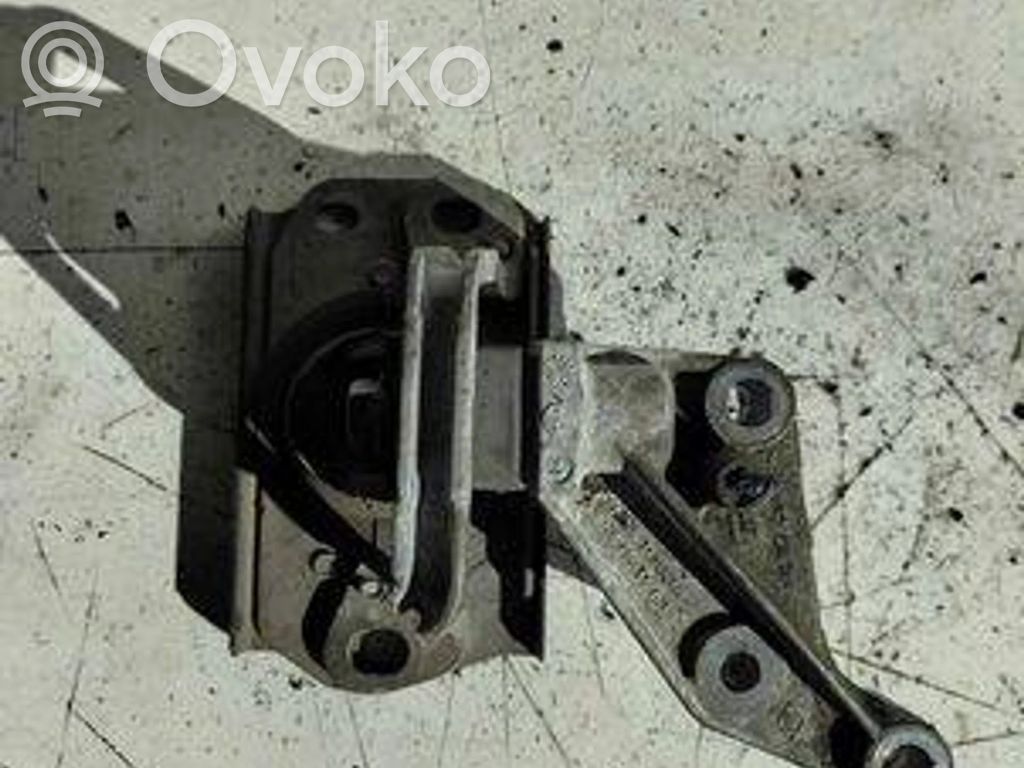Opel Vivaro Engine mount bracket 