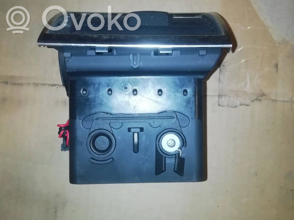 Audi A8 S8 D3 4E Centrinės oro grotelės 