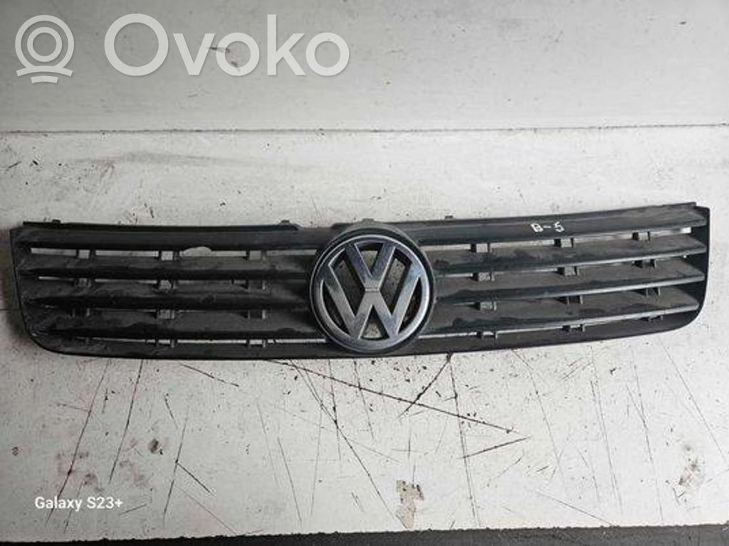 Volkswagen PASSAT B5 Atrapa chłodnicy / Grill 