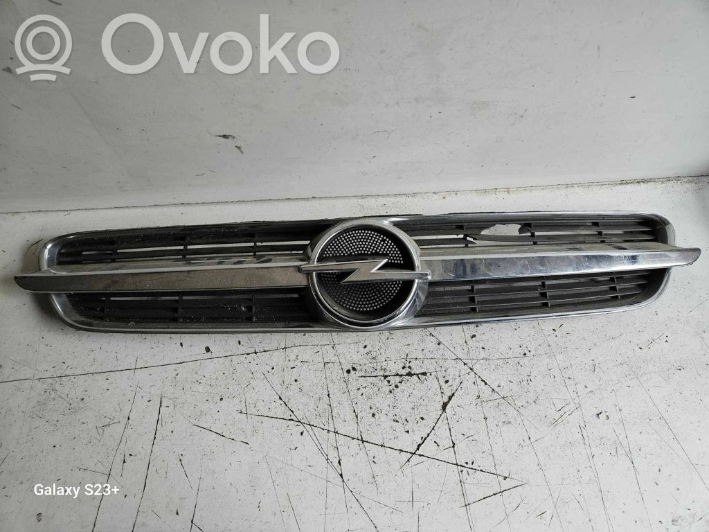 Opel Vectra C Etupuskurin ylempi jäähdytinsäleikkö 