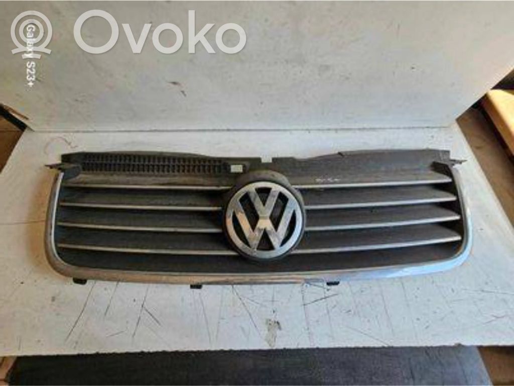 Volkswagen PASSAT B5.5 Maskownica / Grill / Atrapa górna chłodnicy 